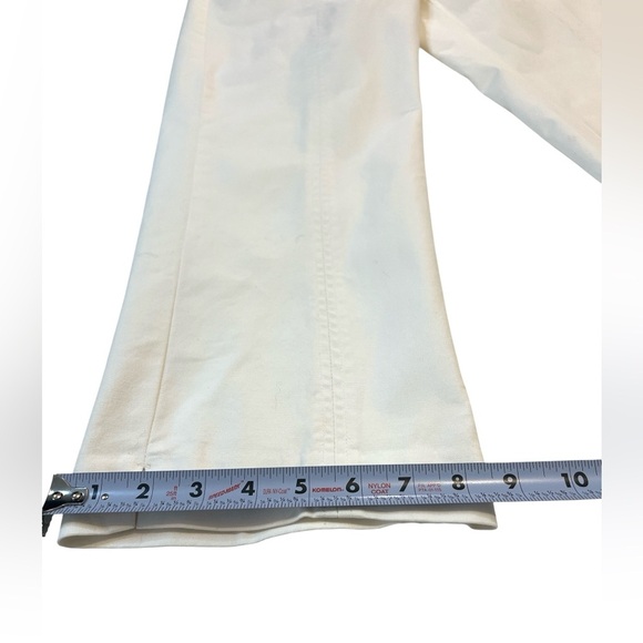 Rafaella Capris Comfortable Fit Stretch Fabric, Faux Pockets Color White Size 12 - Picture 2 of 12
